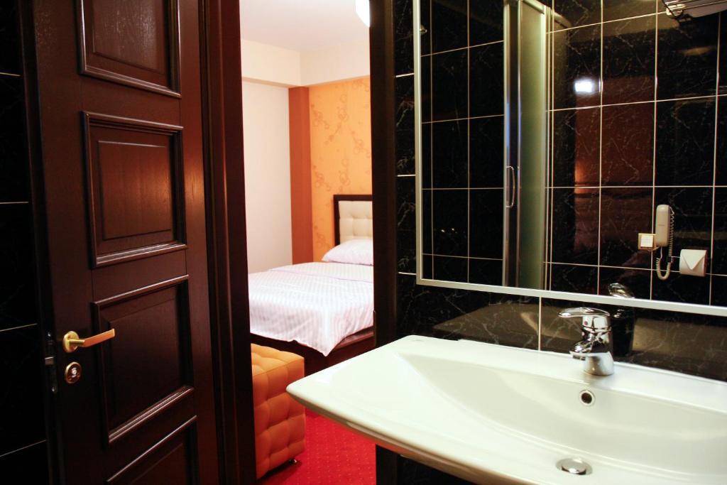 Hotel Anna Junior Târgu Jiu Chambre photo